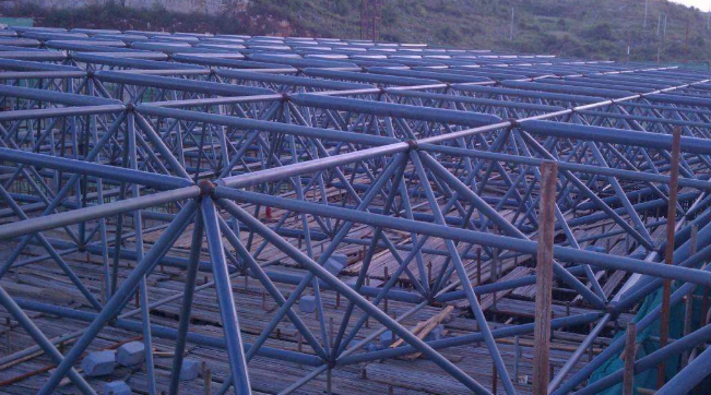 穆棱概述网架加工中对钢材的质量的过细恳求